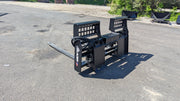 Glacier hydraulic pallet forks set on the ground, three-quarter view of the fork carriage and positioning frame