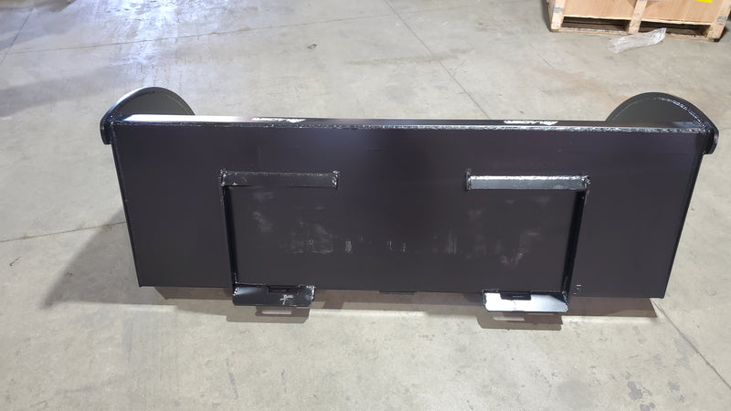Glacier Extreme high-capacity material bucket, straight-on rear view of the mount plate and the two lift brackets