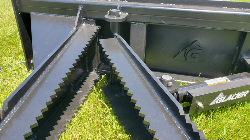 Close view of the Glacier Extreme Stump Shark serrated teeth and gusseted frame with the branded plate behind