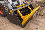 HitchDoc Push-Off Bucket with the yellow extractor blade driven fully forward to the front lip, high three-quarter view showing both linkage arms, the pivot pins and the bolted cutting edge