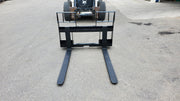 Storm 4500 pallet forks on pavement, front view of the backrest frame and blades