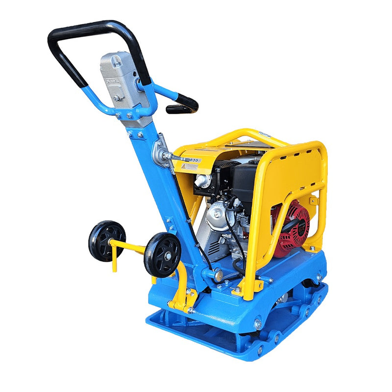 PC7500 side view showing Honda engine and lifting bale